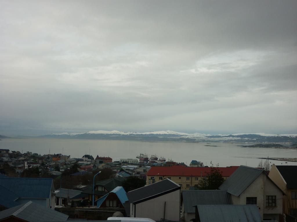 Hostel Los Cormoranes Ushuaia Exterior photo